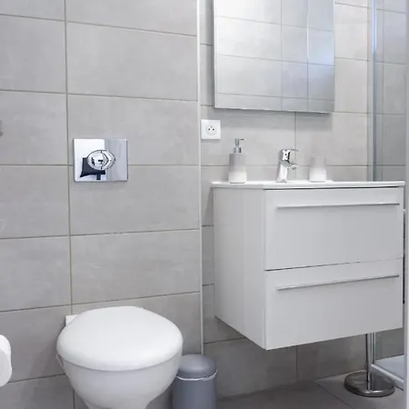 N7 Maison T2 Climatise Avec Jacuzzi Prive *