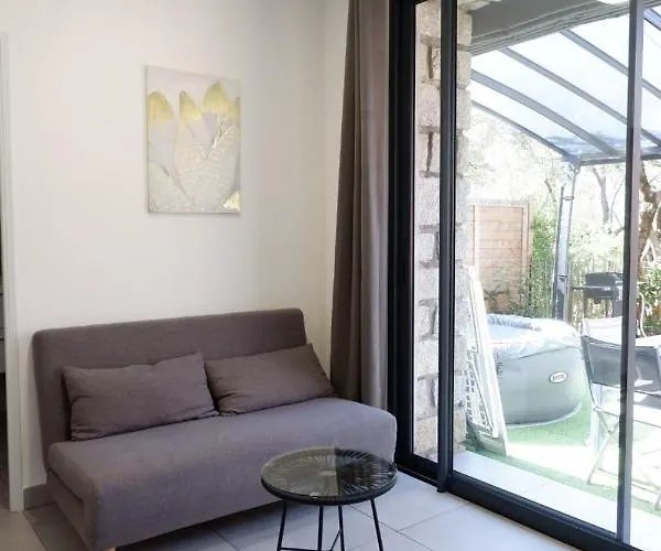 N7 Maison T2 Climatise Avec Jacuzzi Prive